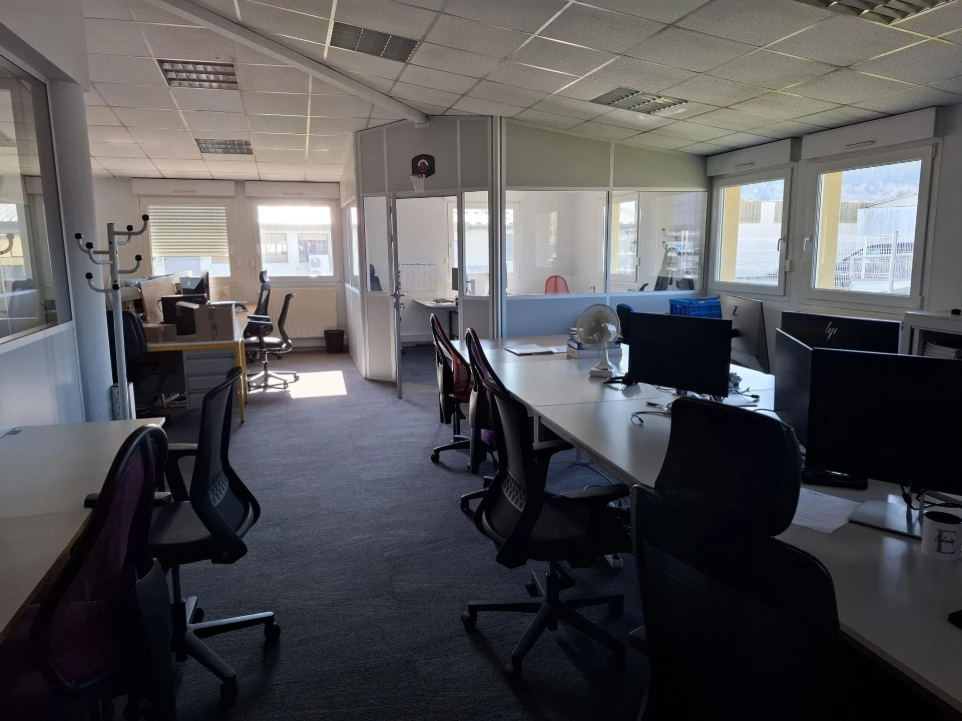 grand bureau étage avec salle de réunion